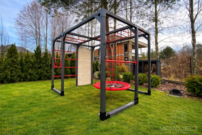 Interaktywny plac zabaw z drewna