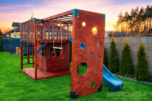 nowoczesny plac zabaw z drewna