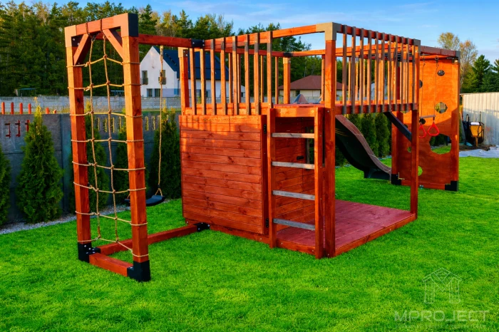 nowoczesny plac zabaw z drewna