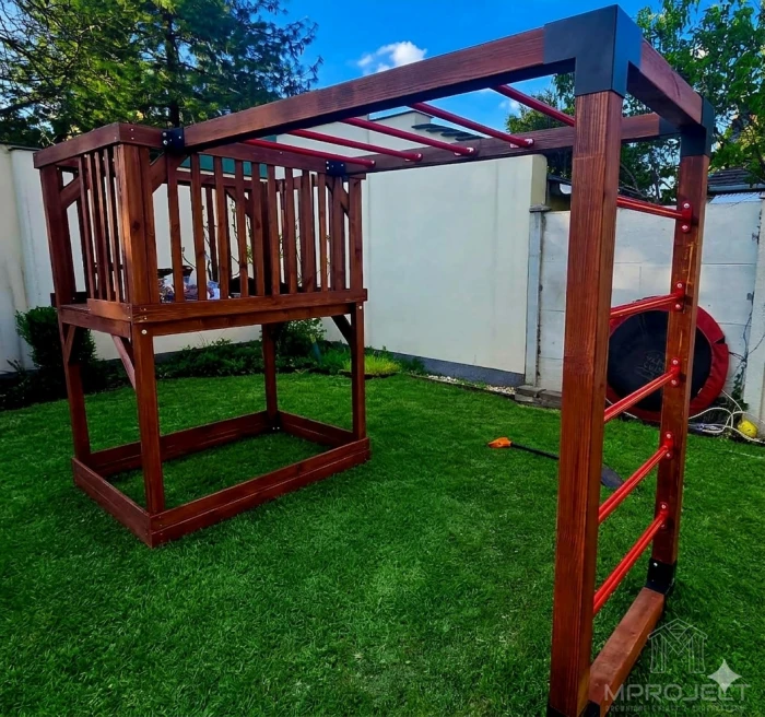 nowoczesny plac zabaw z drewna