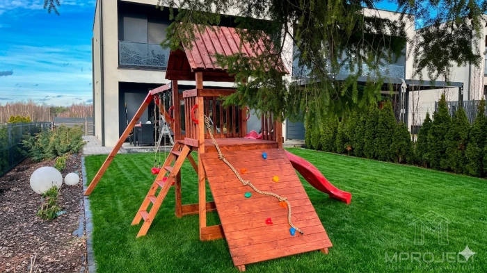 Integracyjny plac zabaw z drewna