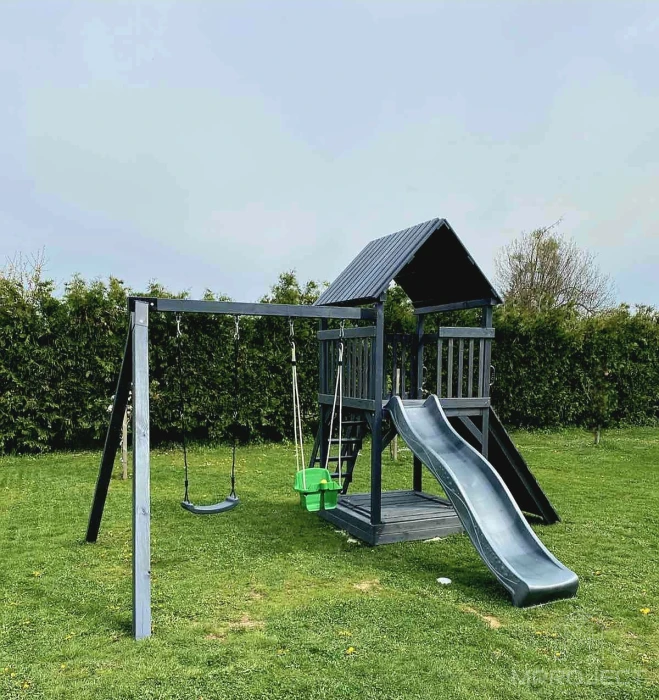 Integracyjny plac zabaw z drewna