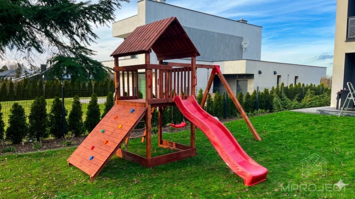 Integracyjny plac zabaw z drewna