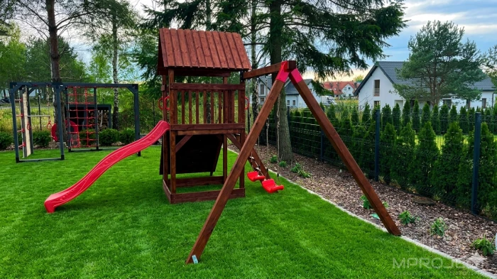 Integracyjny plac zabaw z drewna