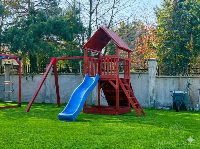 Integracyjny plac zabaw z drewna