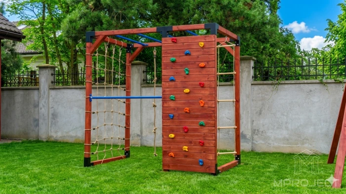 Sensoryczny plac zabaw z drewna