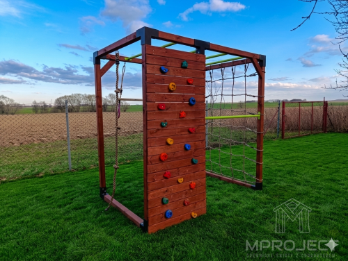 Sensoryczny plac zabaw z drewna