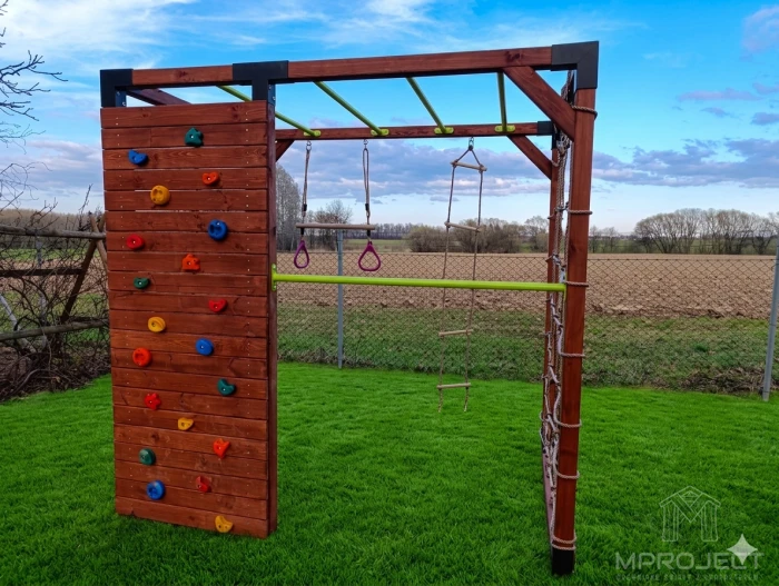 Sensoryczny plac zabaw z drewna