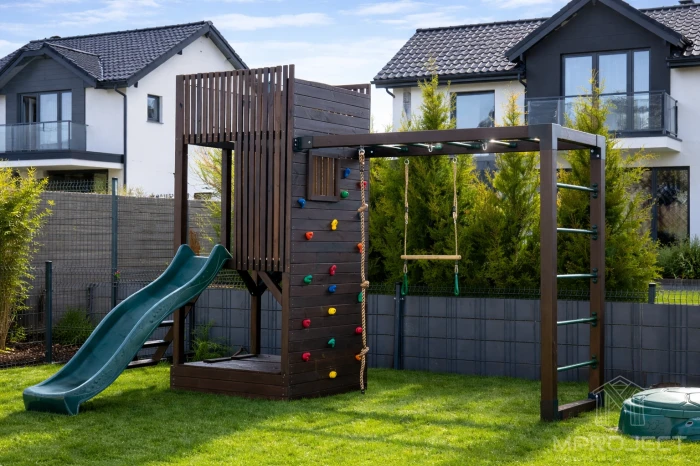 Designerski plac zabaw z drewna